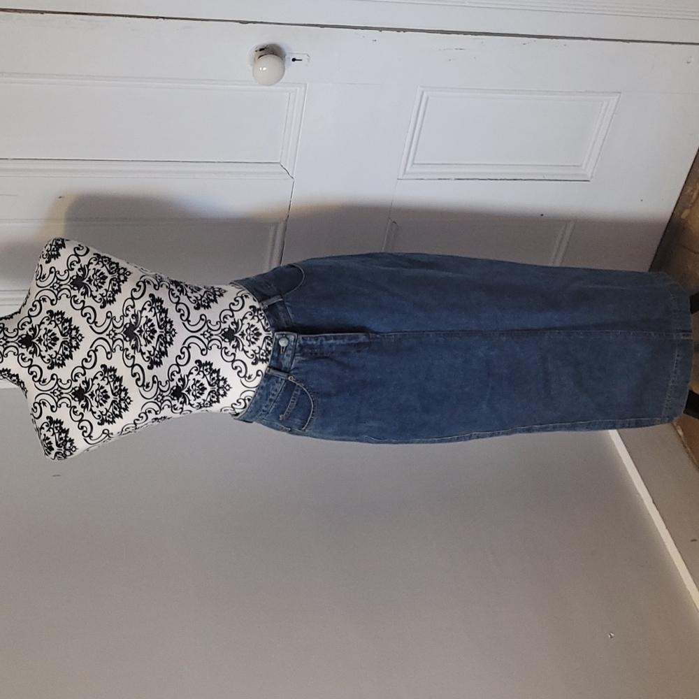 DKNY denim pencil skirt vintage. Size 6